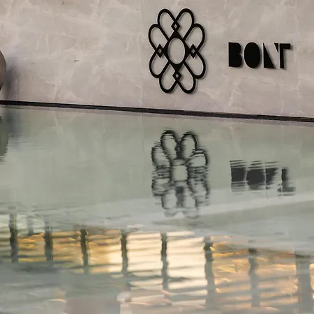 Bolt Boutique 4*