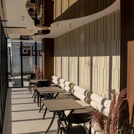Bolt Boutique 4*