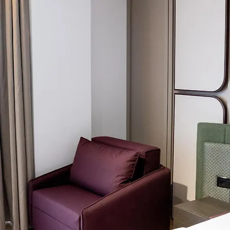 Bolt Boutique 4*