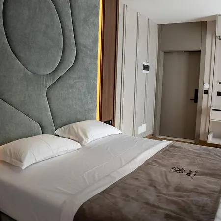 Bolt Boutique 4* Лежа
