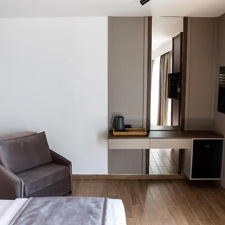 Bolt Boutique 4*