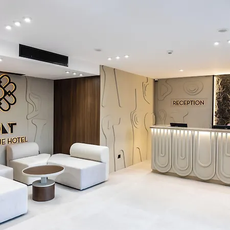 Отель Bolt Boutique Лежа