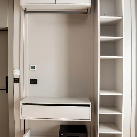Bolt Boutique 4*