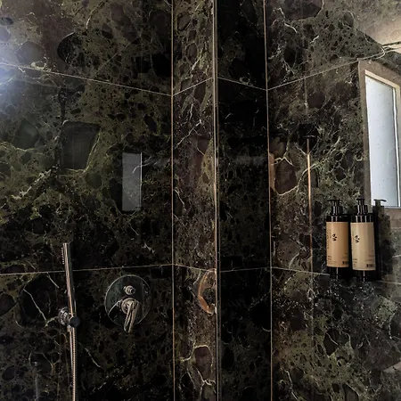Bolt Boutique Отель